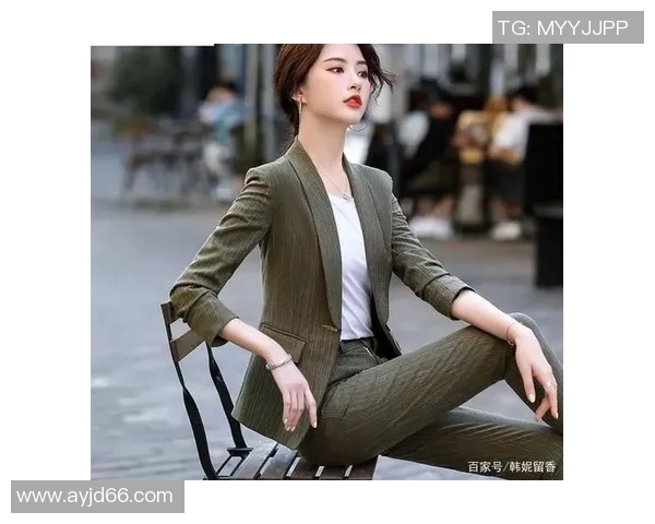 足球明星优雅西装造型展现魅力女性风范的时尚头像解析