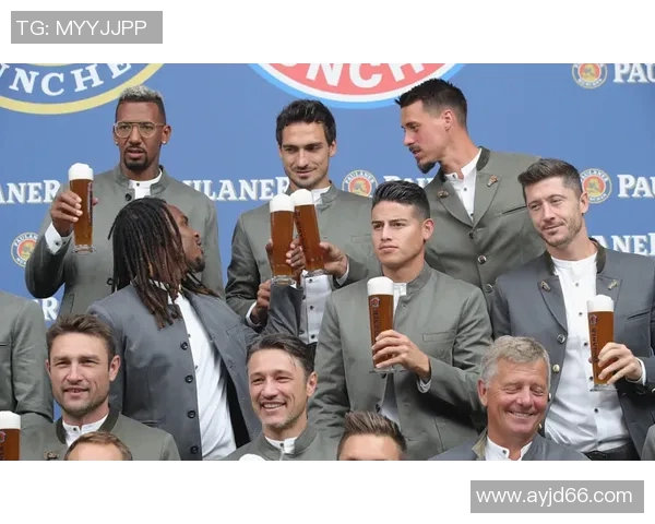 足球明星举杯庆祝瞬间合集精彩回顾尽享足球盛宴的欢乐与激情